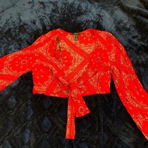 V neck cropped long sleeve bandana shirt